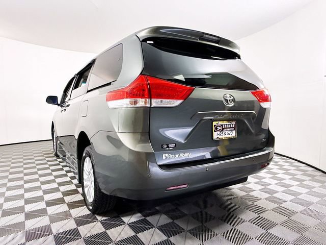 Used 2013 Toyota Sienna XLE FWD image 21