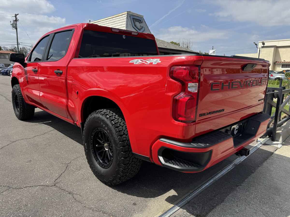 Used 2022 Chevrolet Silverado 1500 Custom w/ LPO, Blackout Package AWD/4WD image 4