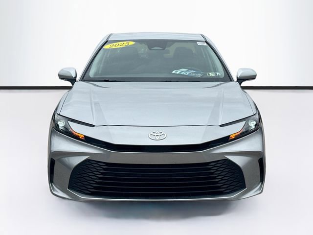 Used 2025 Toyota Camry LE video 2
