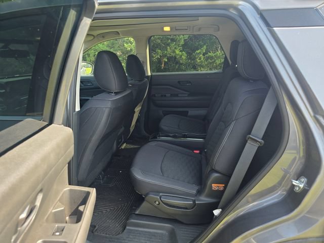 Used 2024 Nissan Pathfinder SV w/ SV Premium Package FWD image 31