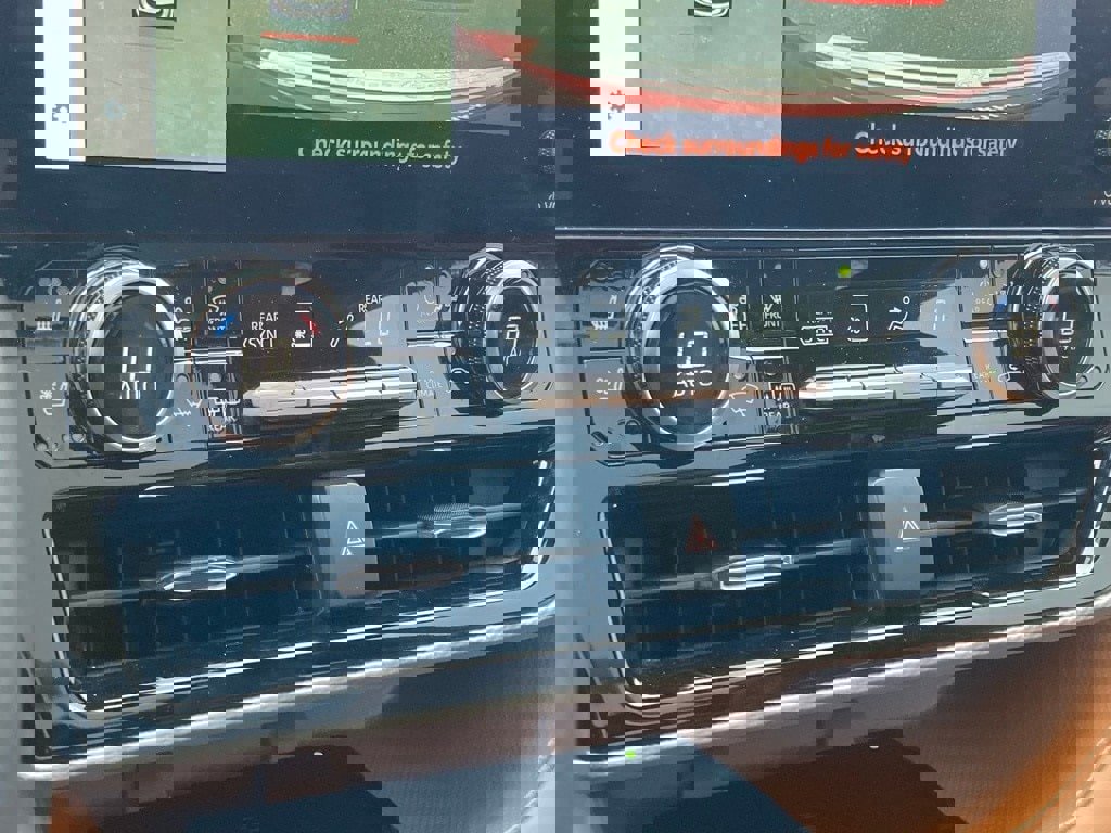 Used 2024 Toyota Highlander Platinum image 24