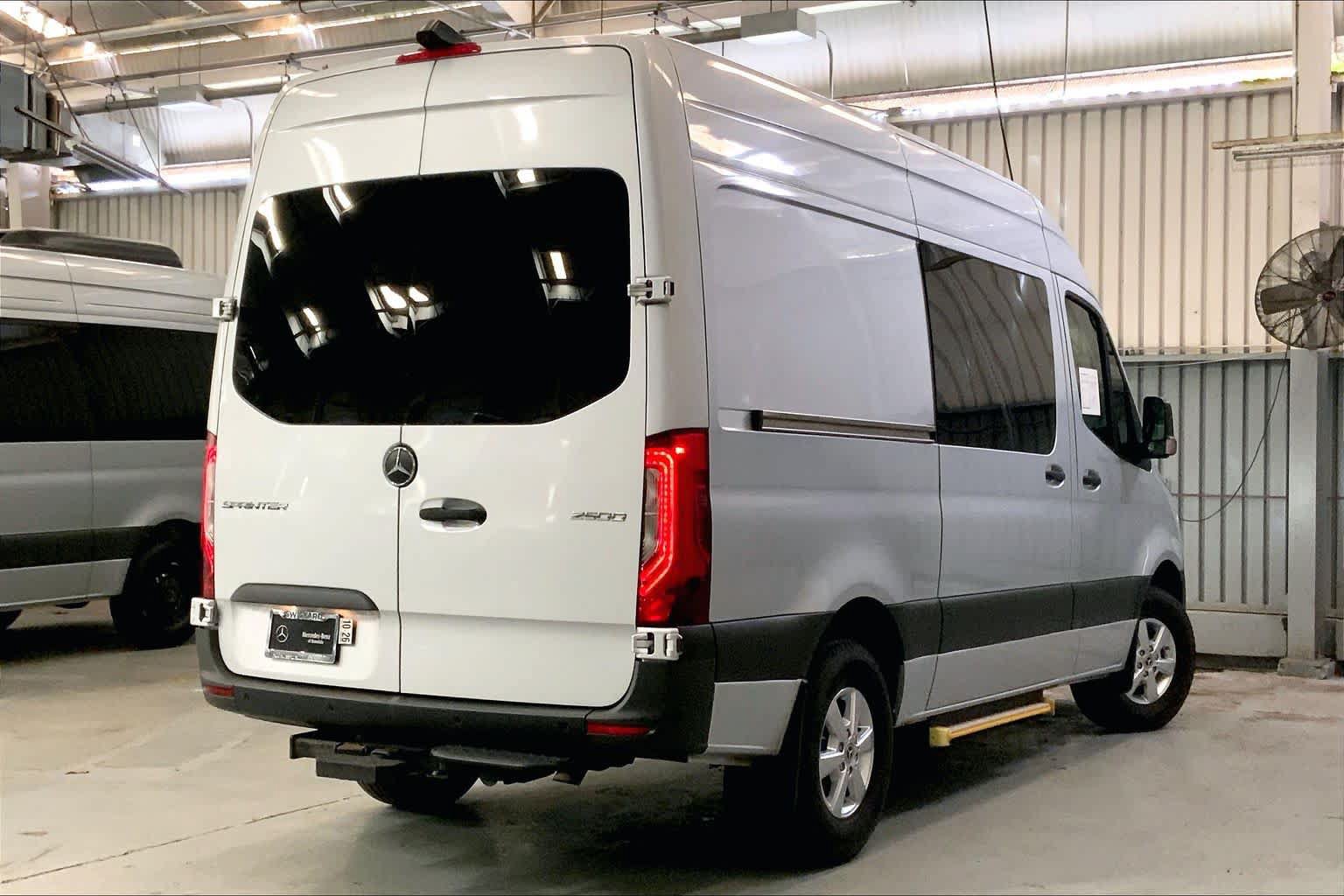 Used 2021 Mercedes-Benz Sprinter 2500 image 4
