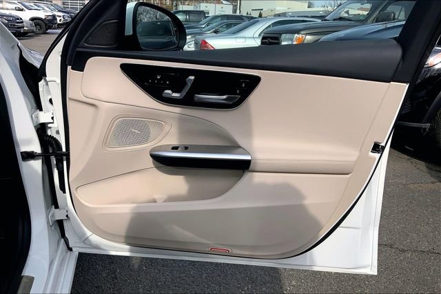 Used 2025 Mercedes-Benz C 300 4MATIC Sedan image 19