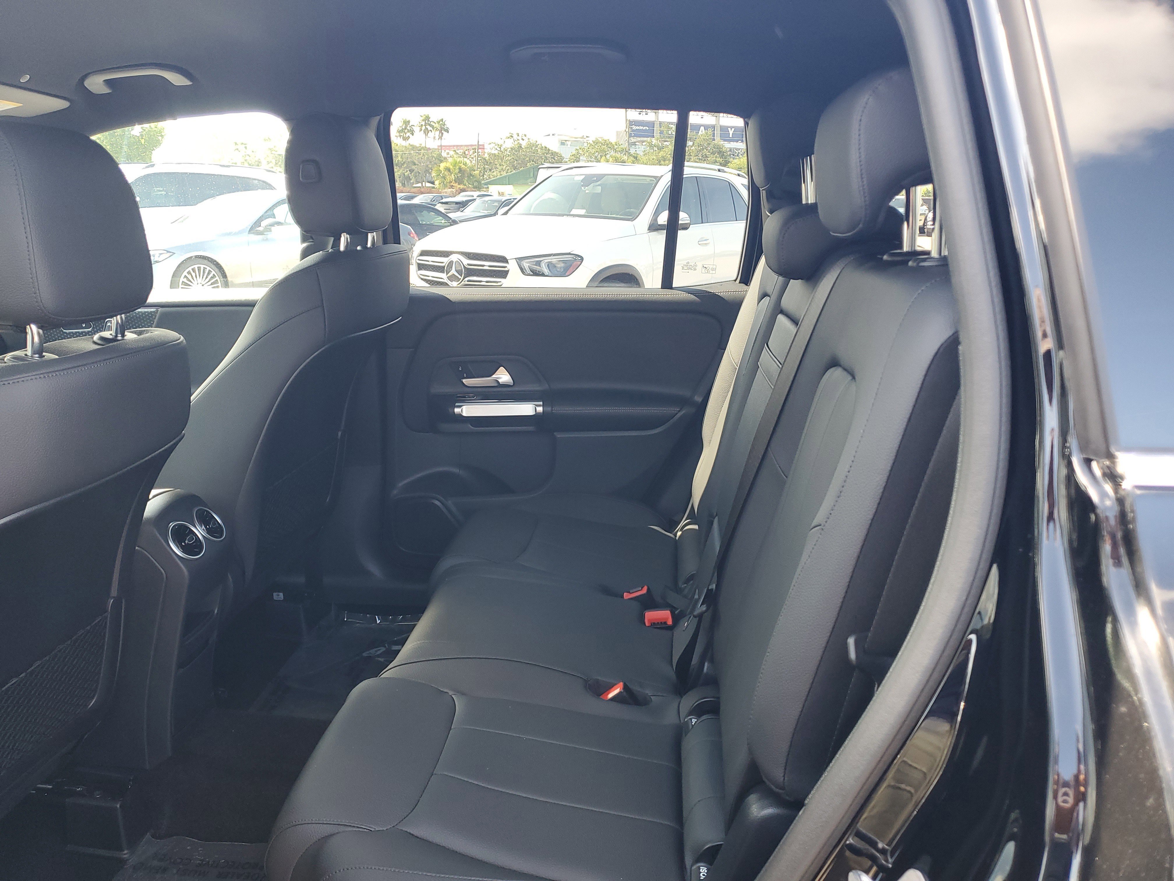 Certified 2025 Mercedes-Benz GLB 250 image 11