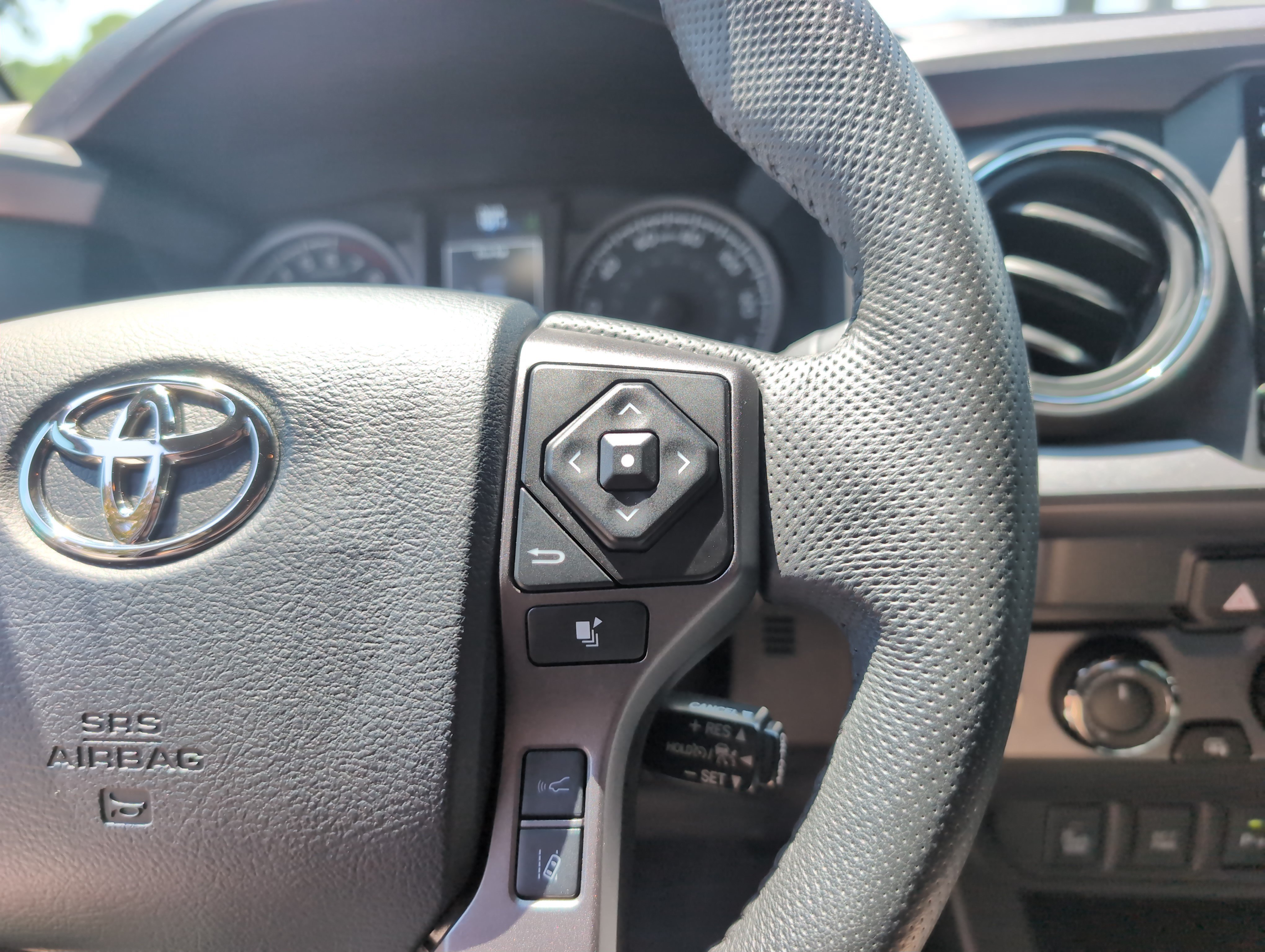 Certified 2023 Toyota Tacoma TRD Off-Road w/ Advanced Technology Package AWD/4WD image 41