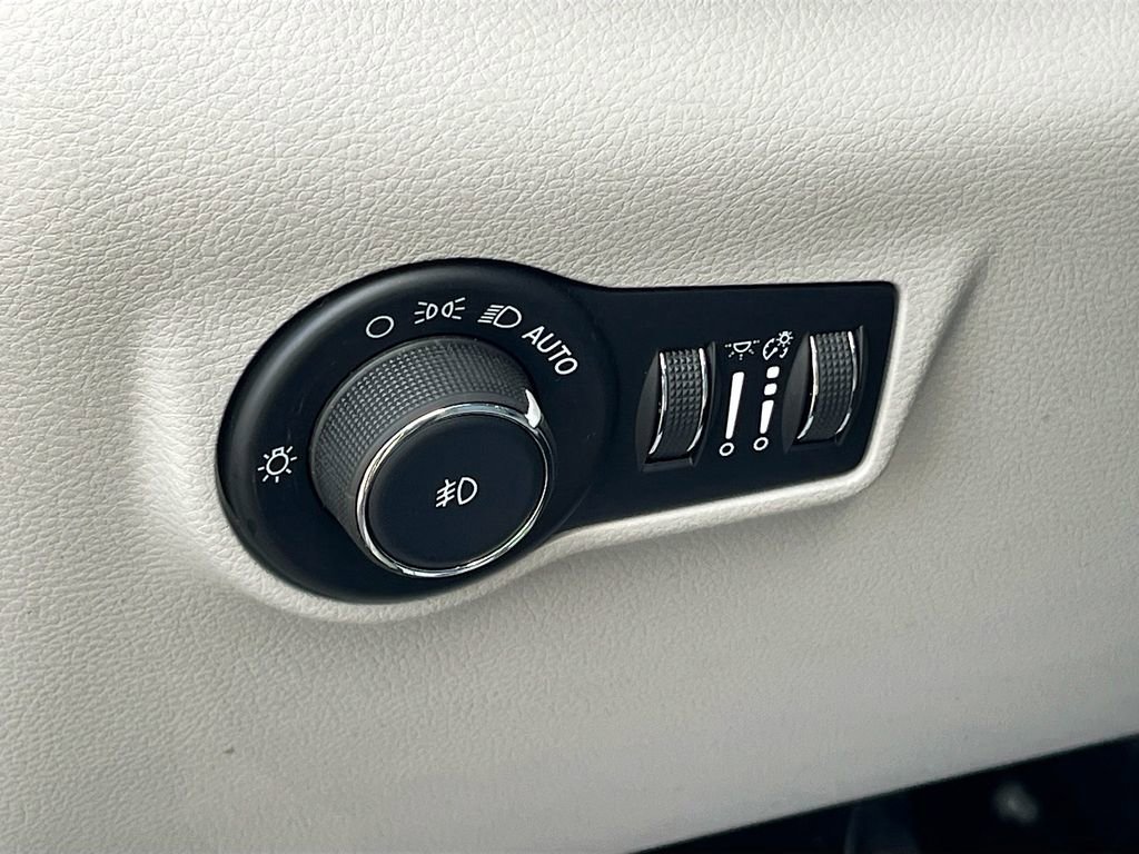 Certified 2022 Jeep Compass Latitude image 10