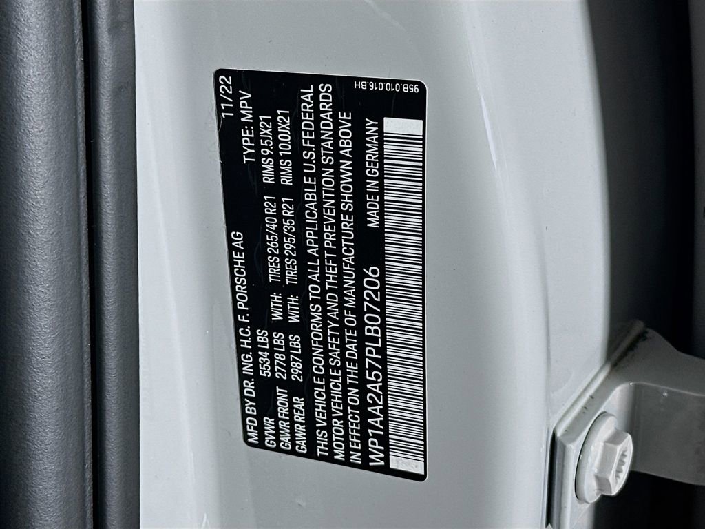 Certified 2023 Porsche Macan Turbo AWD/4WD image 36
