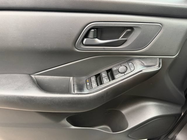 Used 2025 Nissan Rogue S FWD image 30