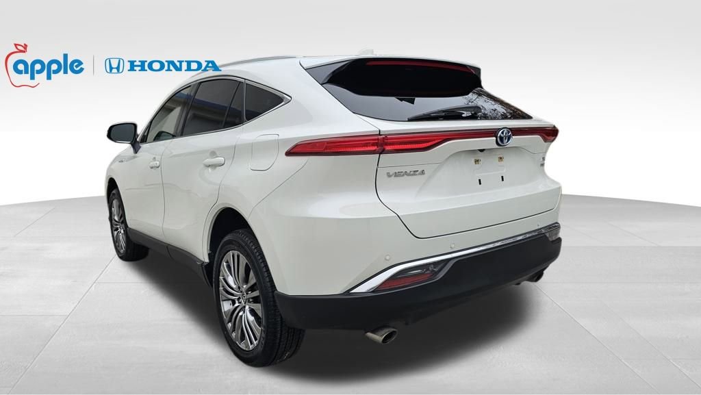 Used 2021 Toyota Venza XLE image 9