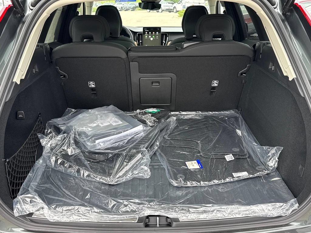 New 2026 Volvo XC60 T8 Plus w/ Protection Package Premier AWD/4WD image 5