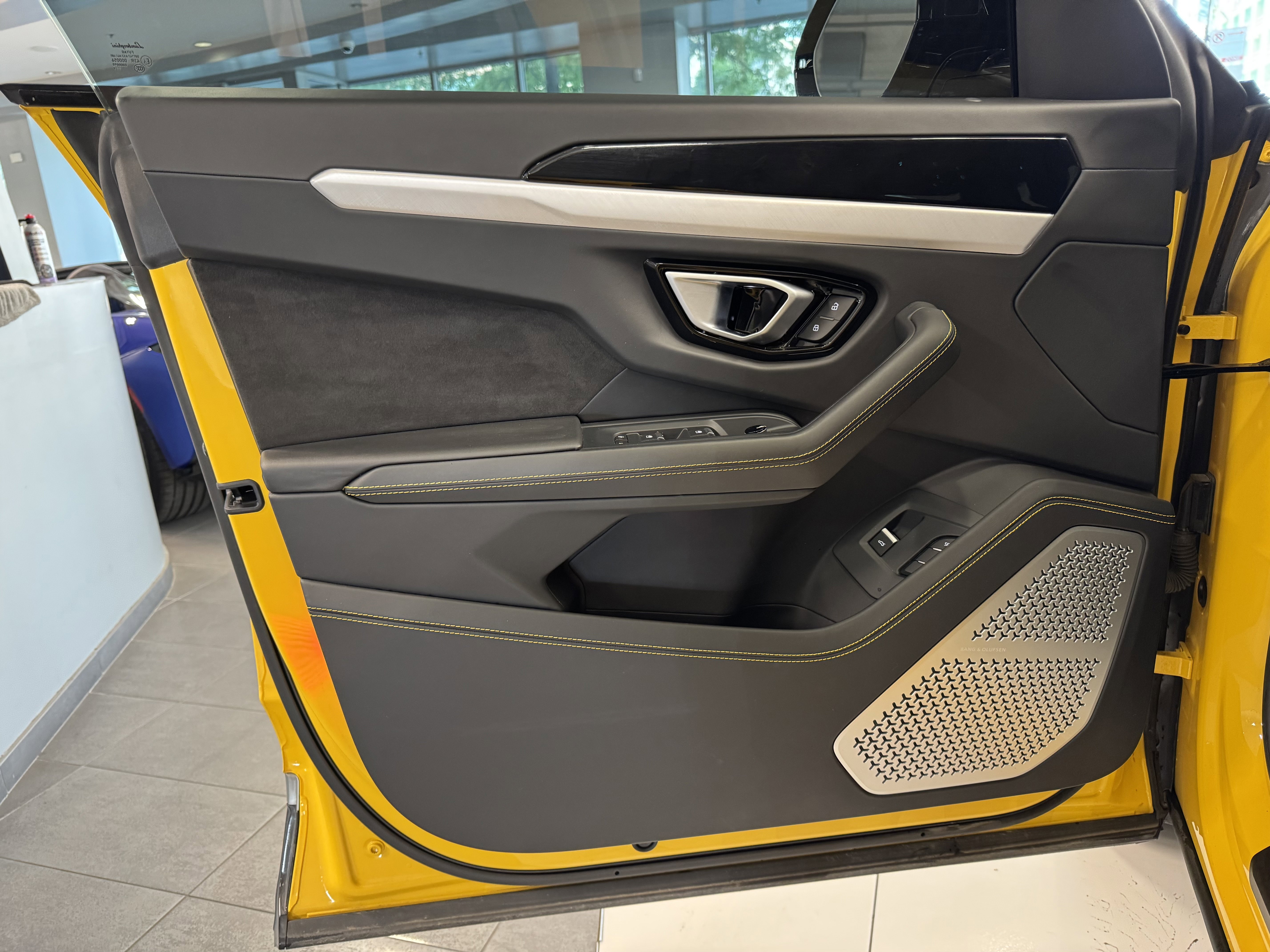 Used 2020 Lamborghini Urus image 7