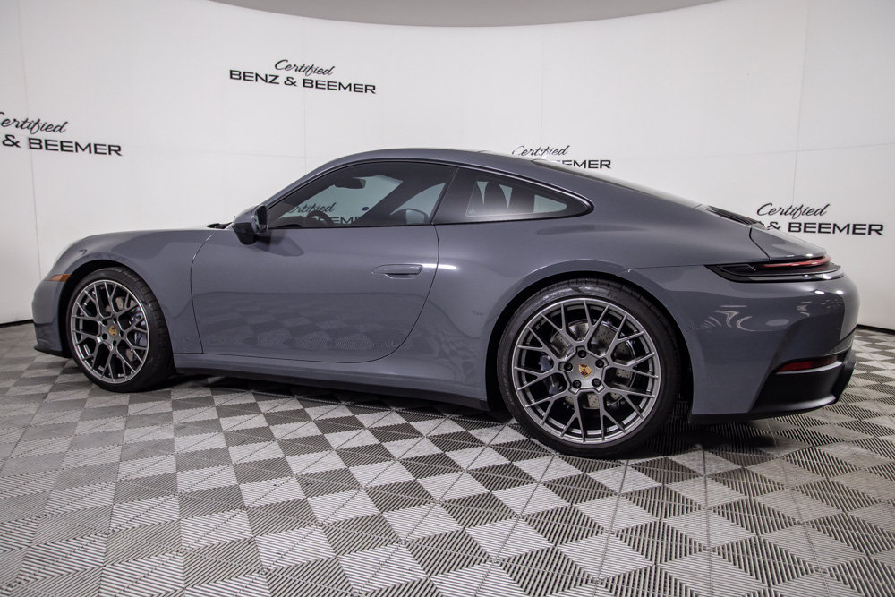 Used 2025 Porsche 911 Carrera RWD image 9