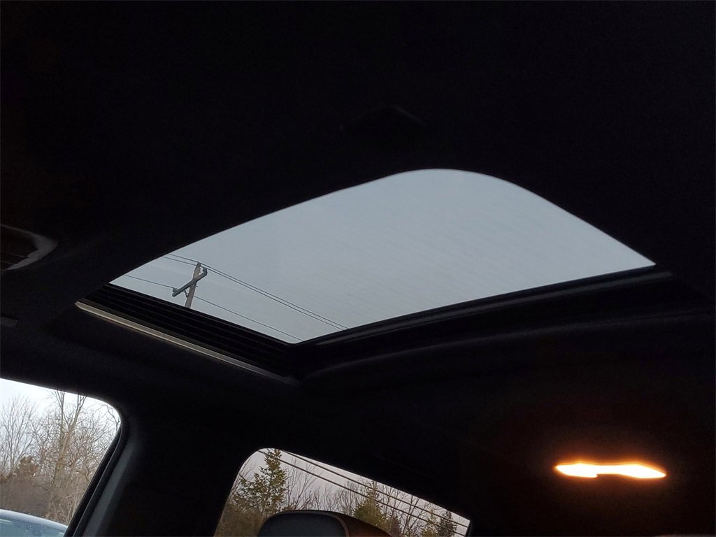 Used 2025 GMC Canyon Denali image 9