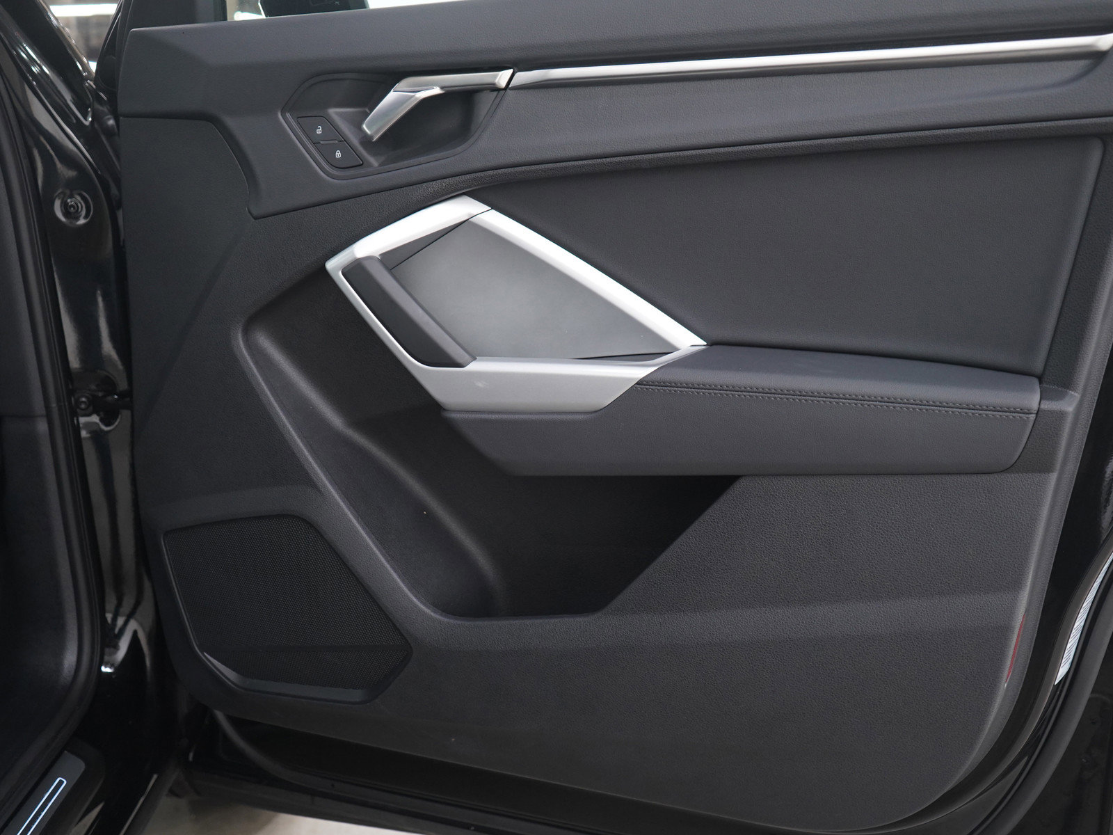 Used 2025 Audi Q3 2.0T Premium image 9