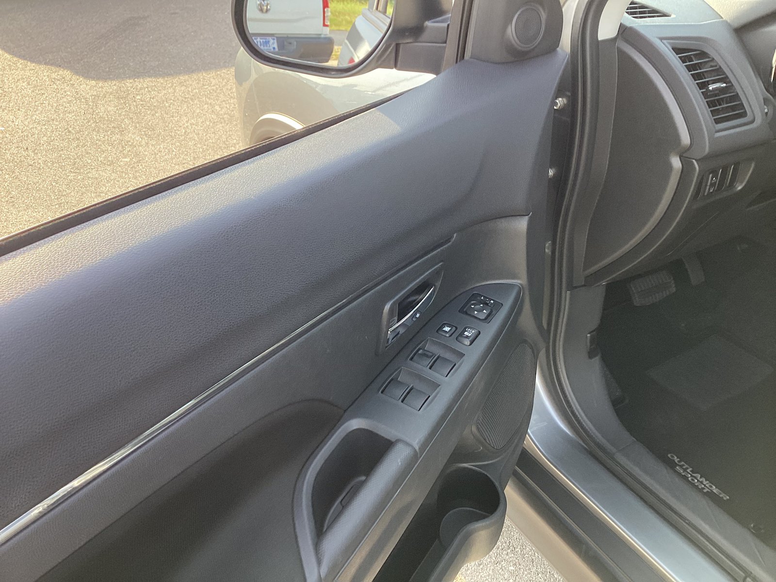 Used 2025 Mitsubishi Outlander Sport ES AWD/4WD image 12