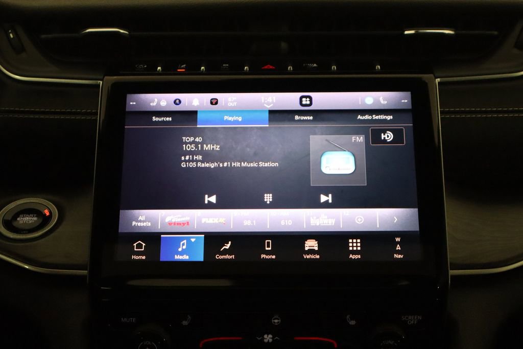 Used 2024 Jeep Grand Cherokee Limited w/ Black Appearance Package image 29