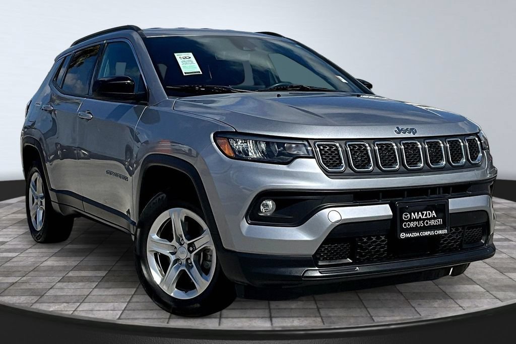 Used 2024 Jeep Compass Latitude AWD/4WD image 4