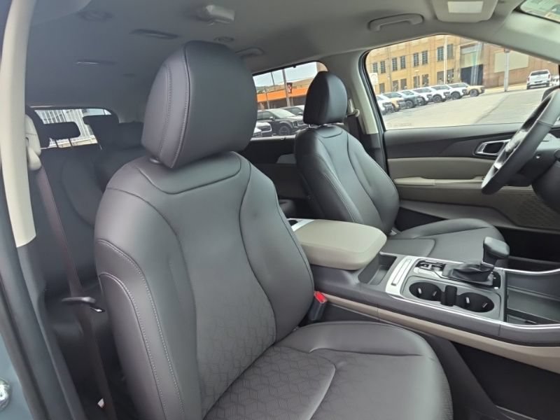 New 2027 Kia Carnival EX FWD image 15