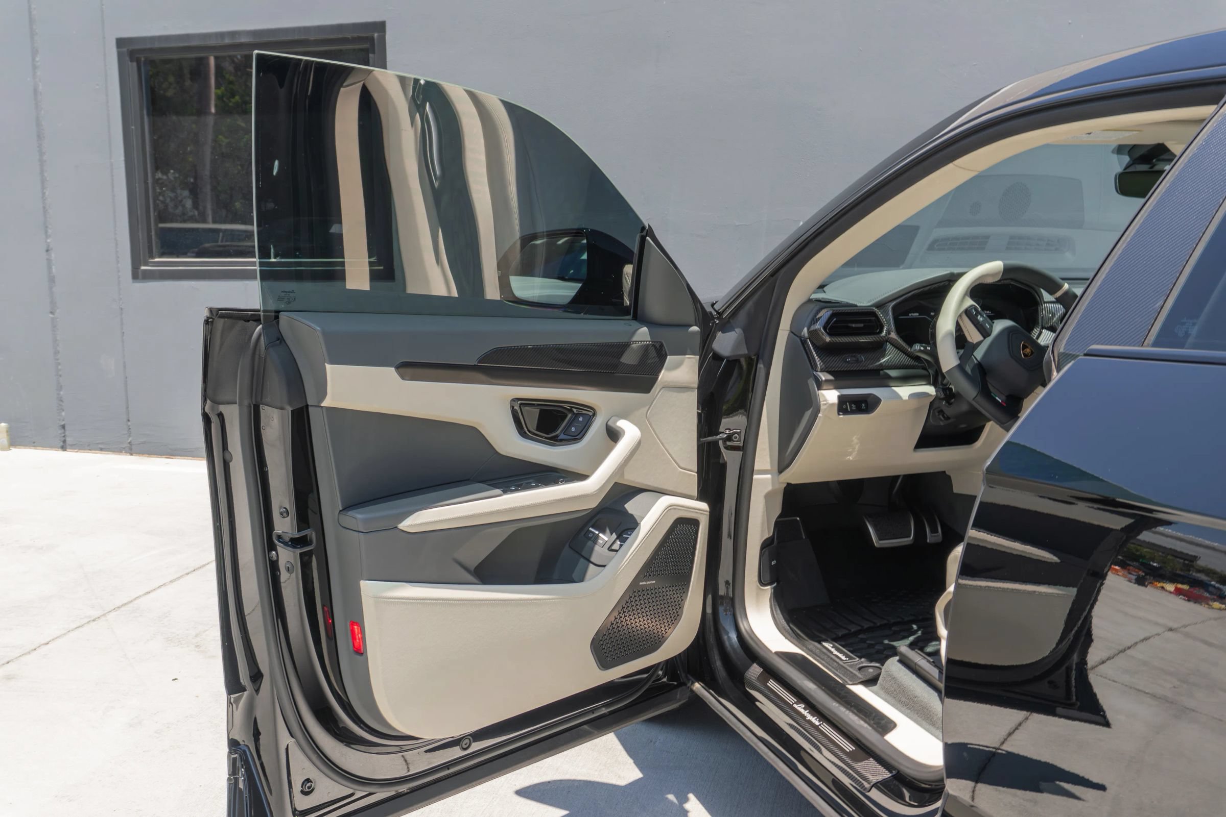 Used 2026 Lamborghini Urus SE AWD/4WD image 76