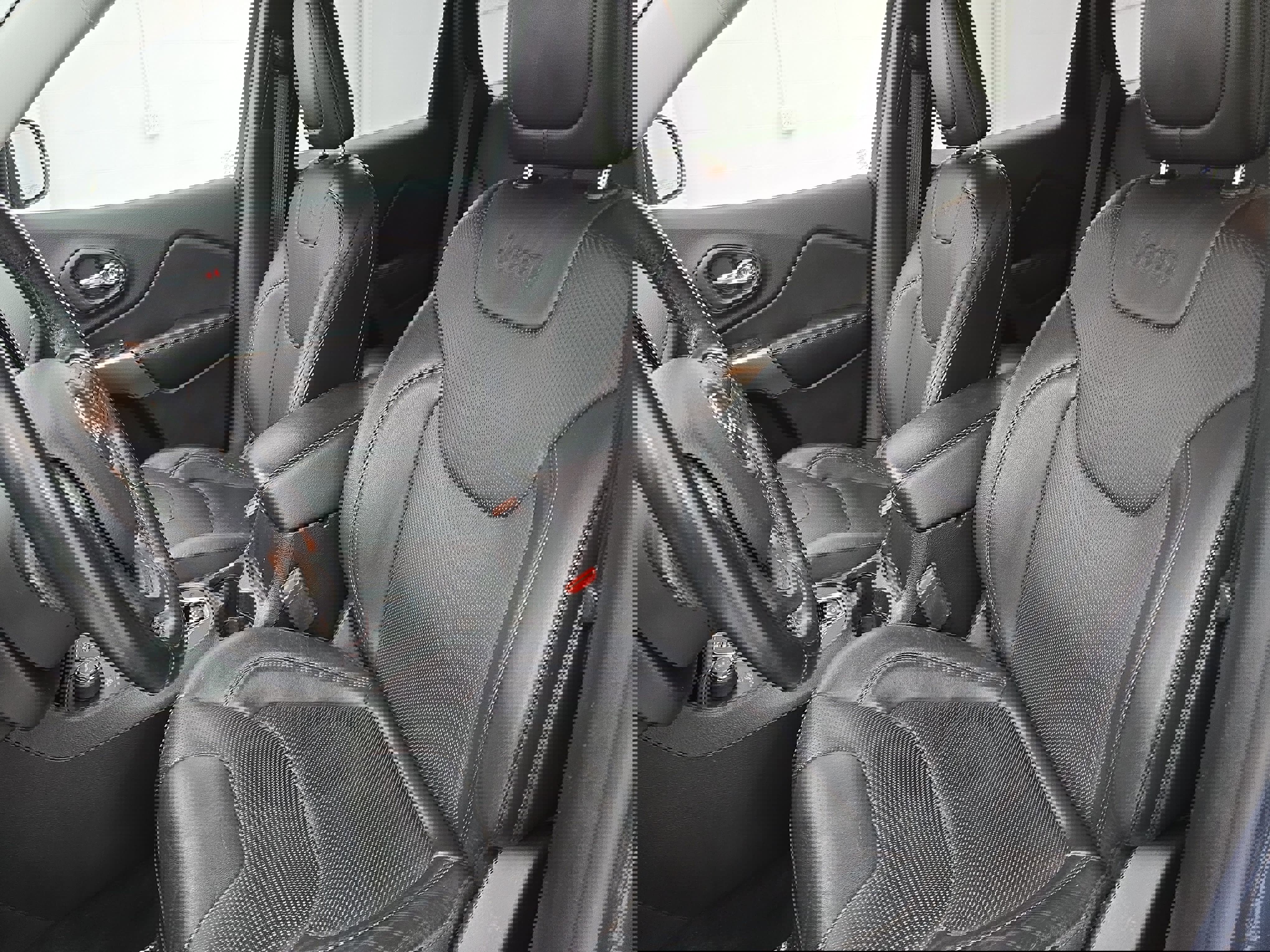 Used 2020 Jeep Cherokee Limited image 15