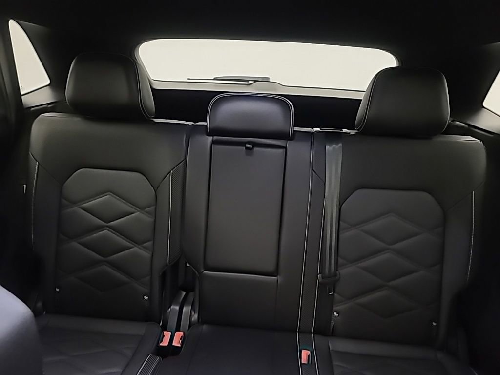 Used 2025 Volkswagen Atlas Cross Sport SE image 25