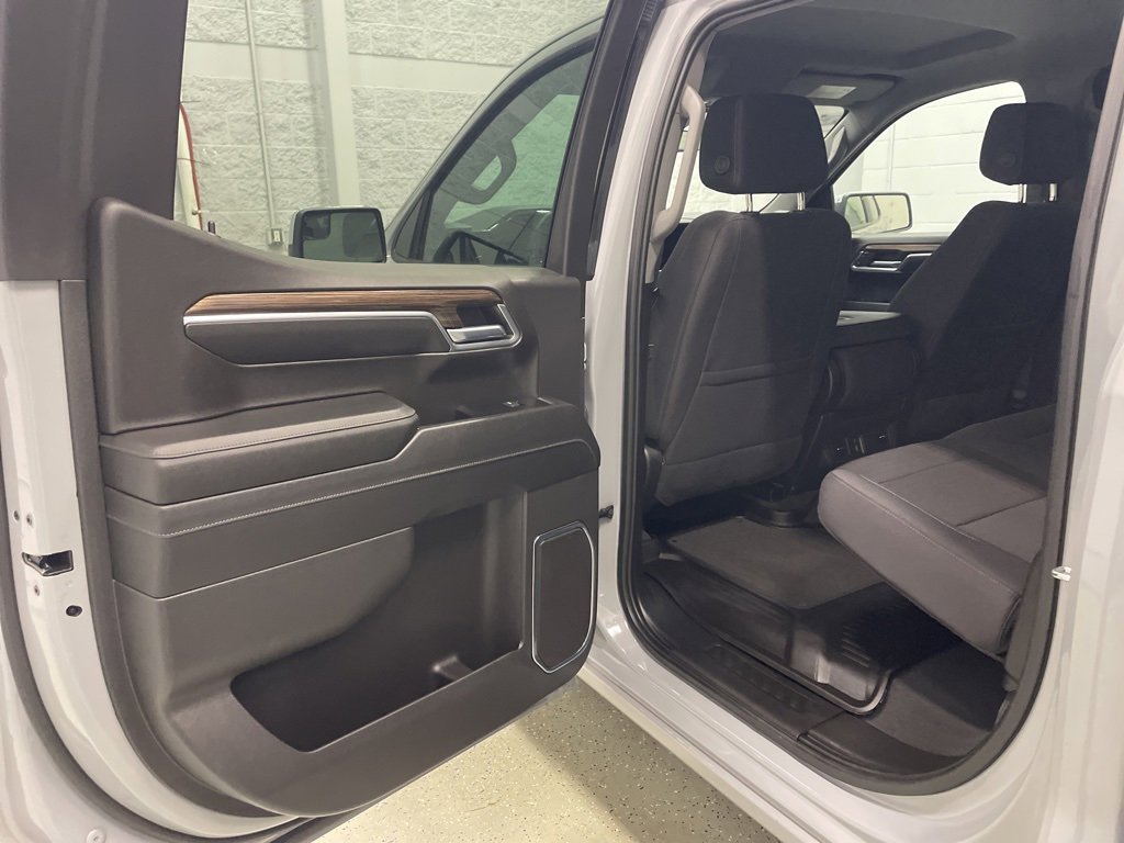 Used 2024 Chevrolet Silverado 1500 LT image 33