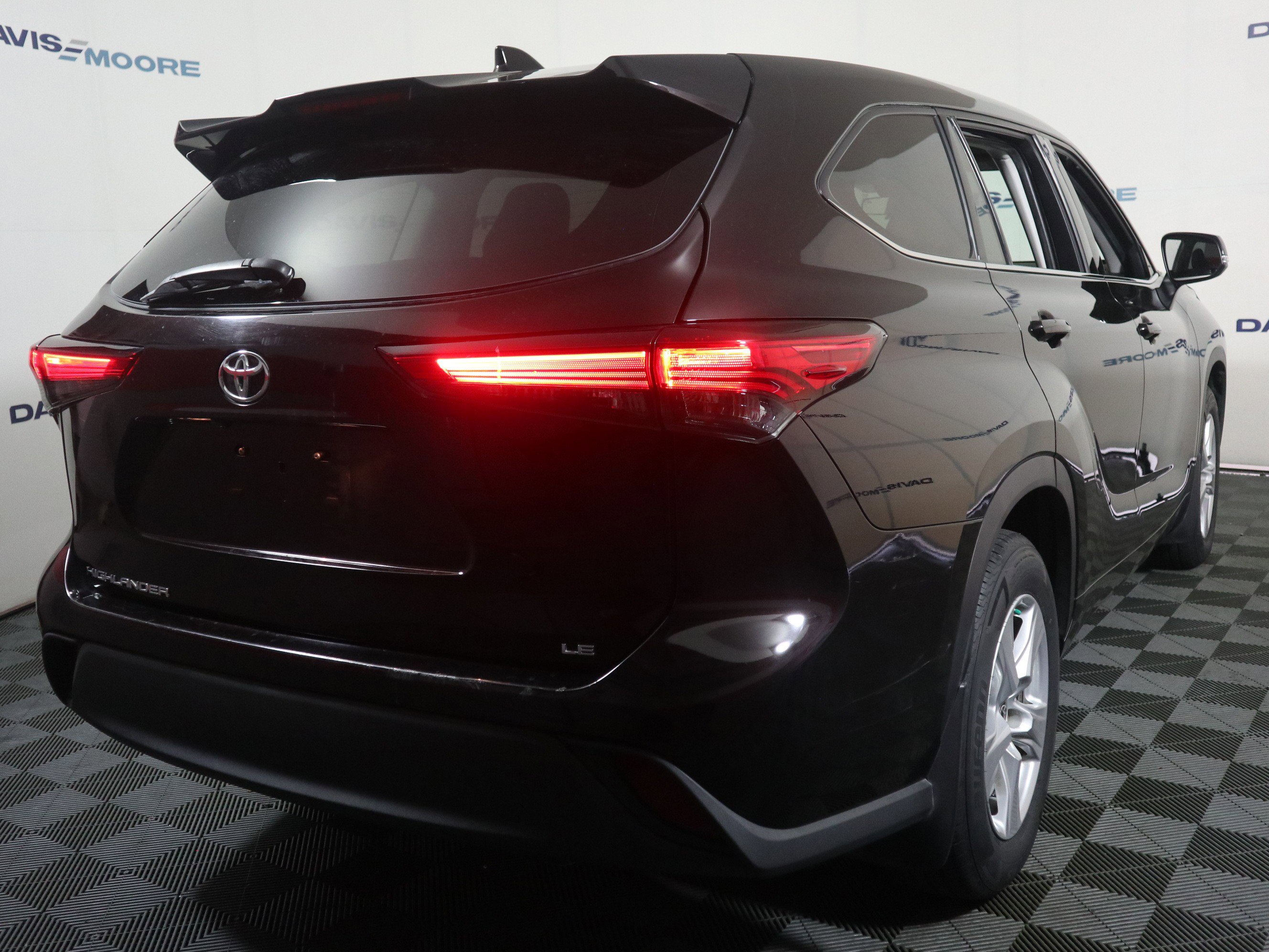 Used 2020 Toyota Highlander LE image 6