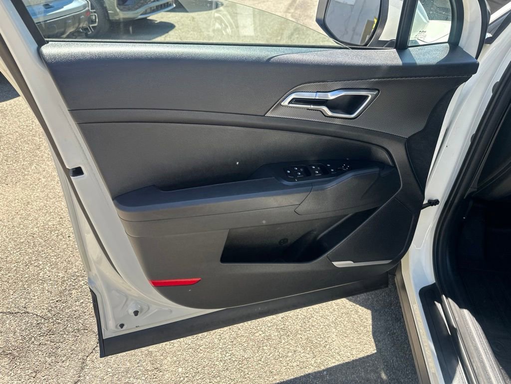 Used 2023 Kia Sportage LX AWD/4WD image 8