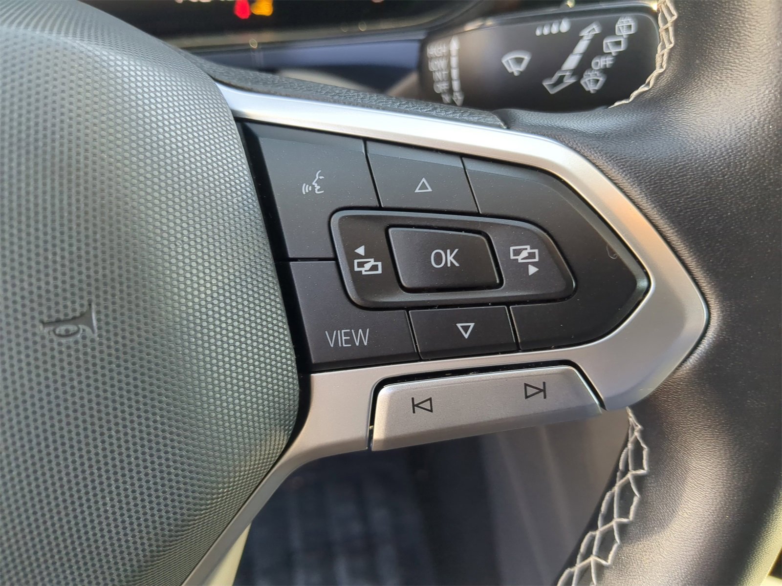 Used 2022 Volkswagen Taos SE image 29