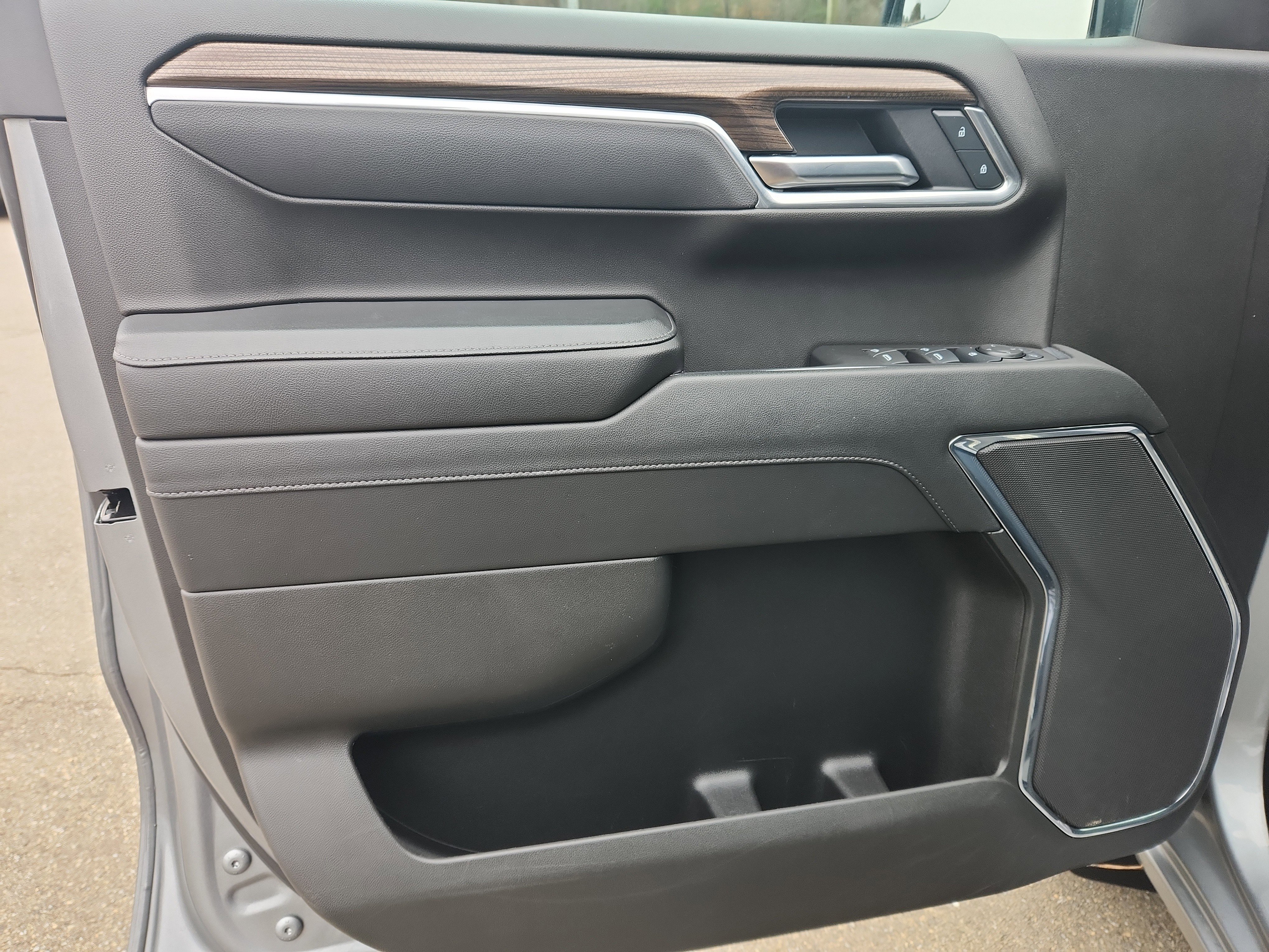 Used 2025 Chevrolet Silverado 1500 LT image 20