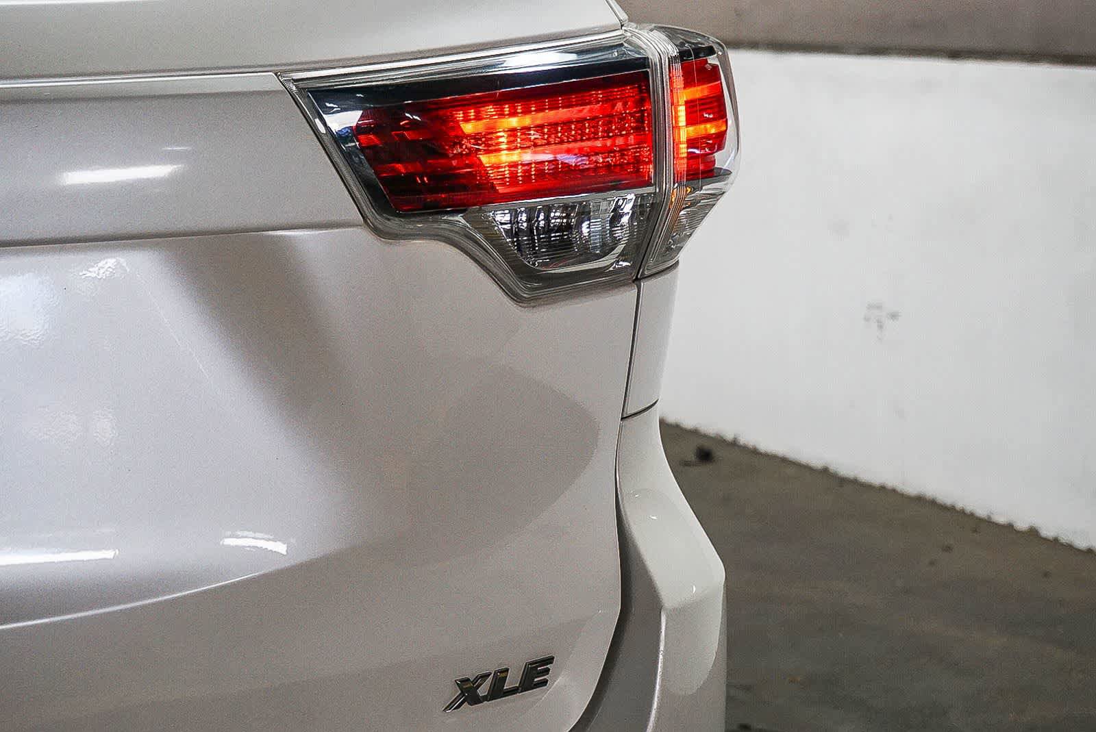 Used 2015 Toyota Highlander XLE image 12