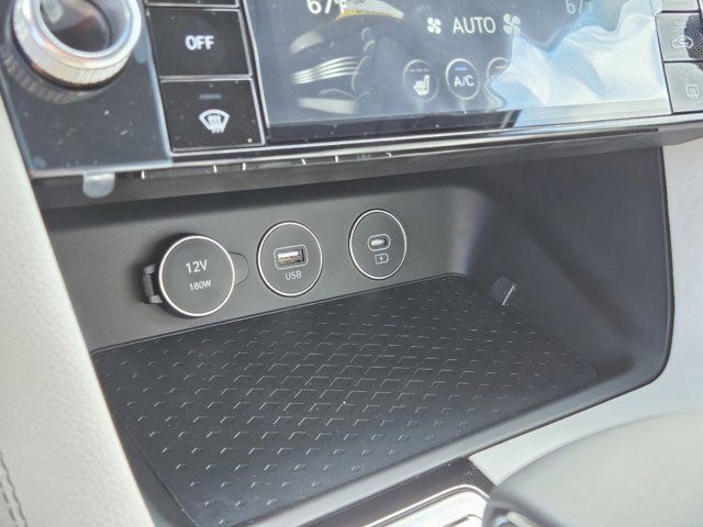 Used 2025 Genesis G70 2.5T RWD image 29