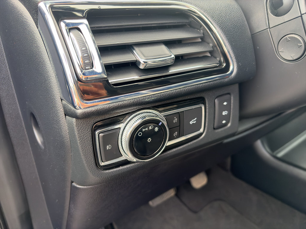 Used 2019 Lincoln Navigator Reserve AWD/4WD image 21
