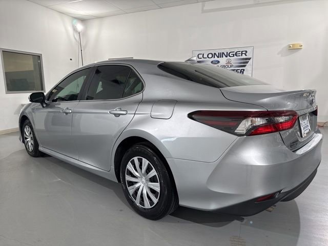 Used 2022 Toyota Camry LE image 6