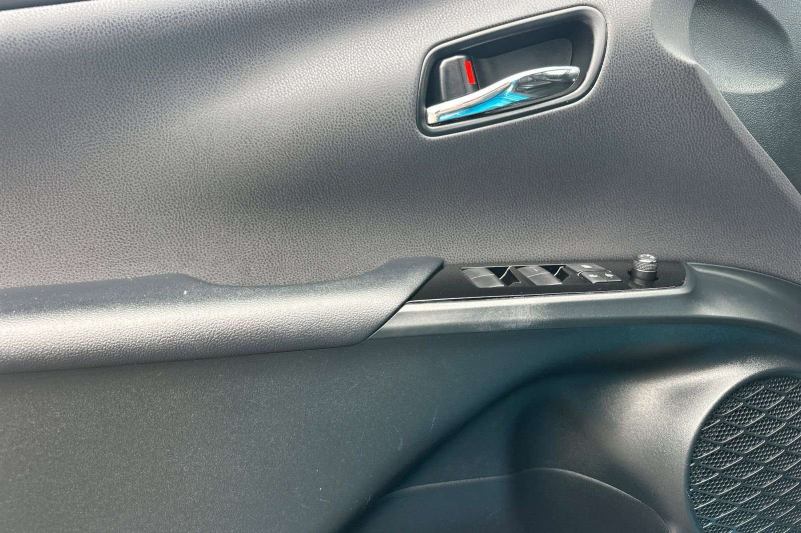 Used 2022 Toyota Prius Prime XLE image 11