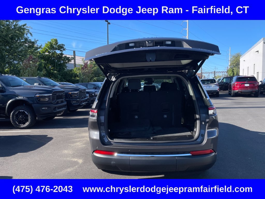 Used 2023 Jeep Grand Cherokee L Limited w/ Luxury Tech Group II AWD/4WD image 32