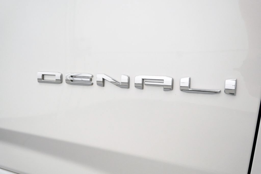 Used 2023 GMC Yukon XL Denali AWD/4WD image 10