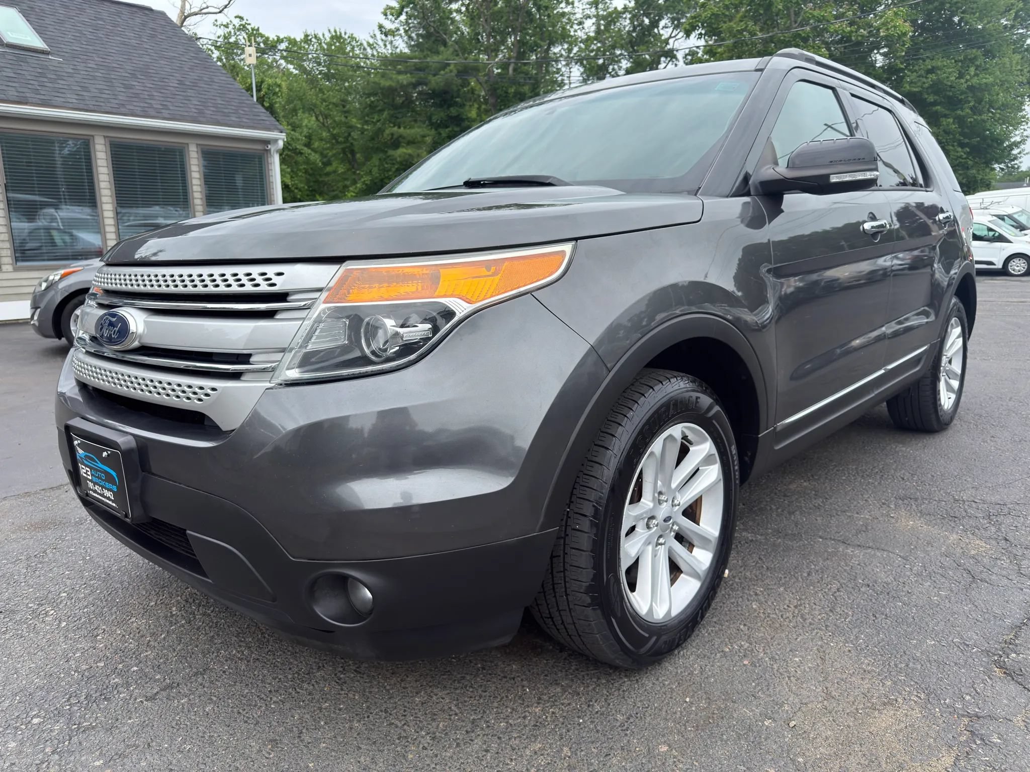 Used 2015 Ford Explorer XLT w/ Equipment Group 202A AWD/4WD image 3
