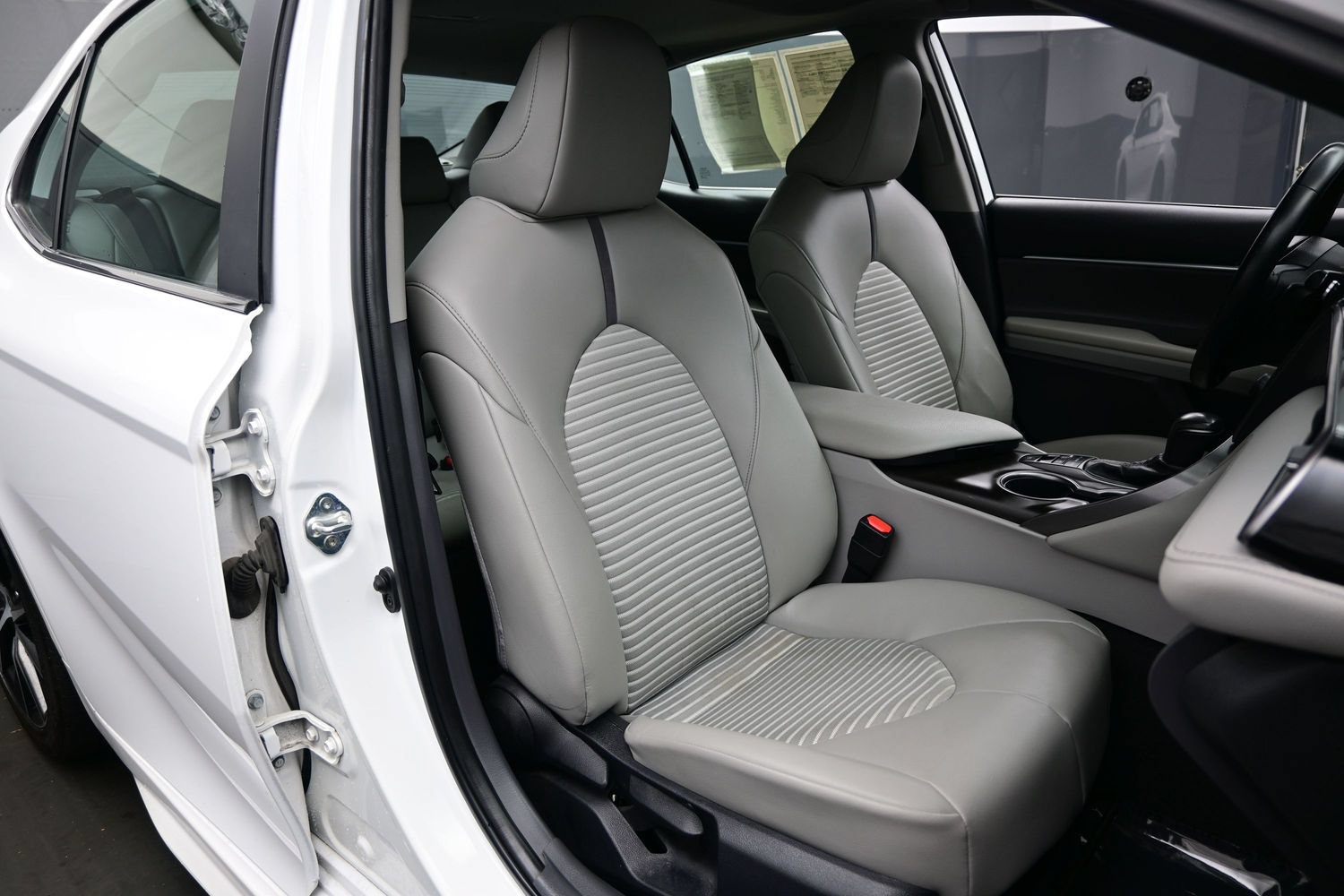 Used 2024 Toyota Camry SE w/ Audio Upgrade Package FWD image 14