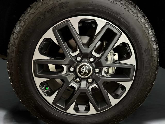 Used 2024 Toyota Tundra Limited AWD/4WD image 32