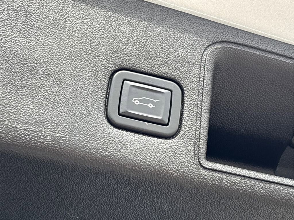 Used 2020 GMC Terrain SLT w/ Preferred Package image 16