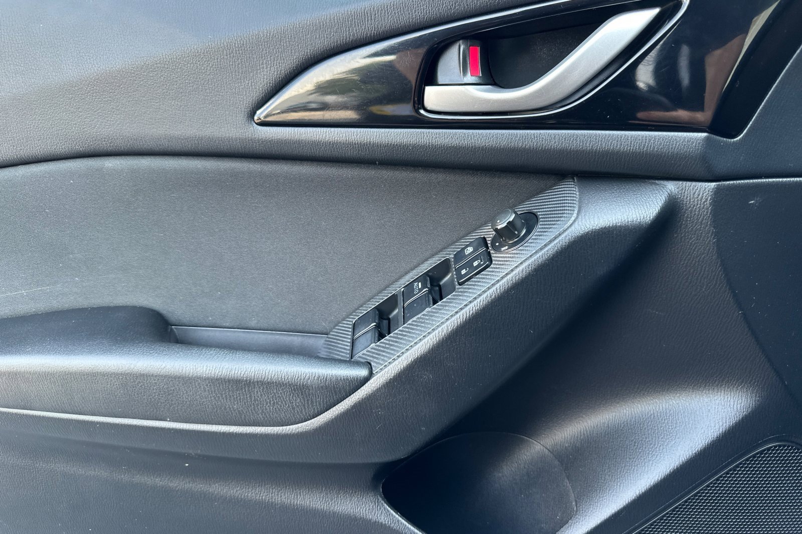 Used 2016 MAZDA MAZDA3 i Sport w/ Preferred Equipment Package image 12