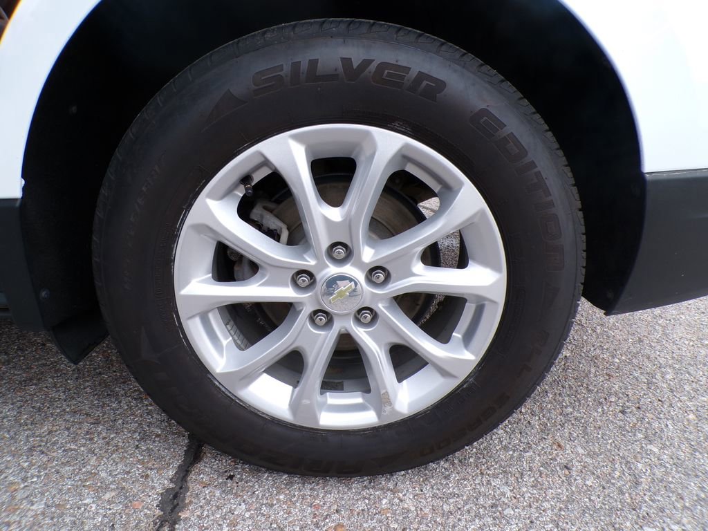 Used 2018 Chevrolet Equinox LT FWD image 19