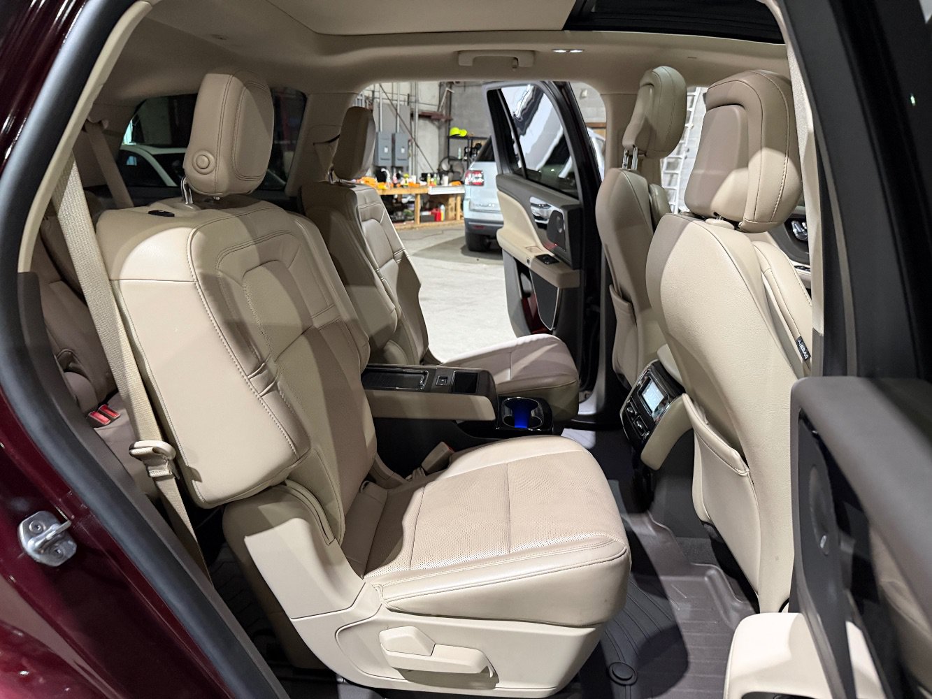 Used 2020 Lincoln Aviator Reserve w/ Equipment Group 201A AWD/4WD image 22