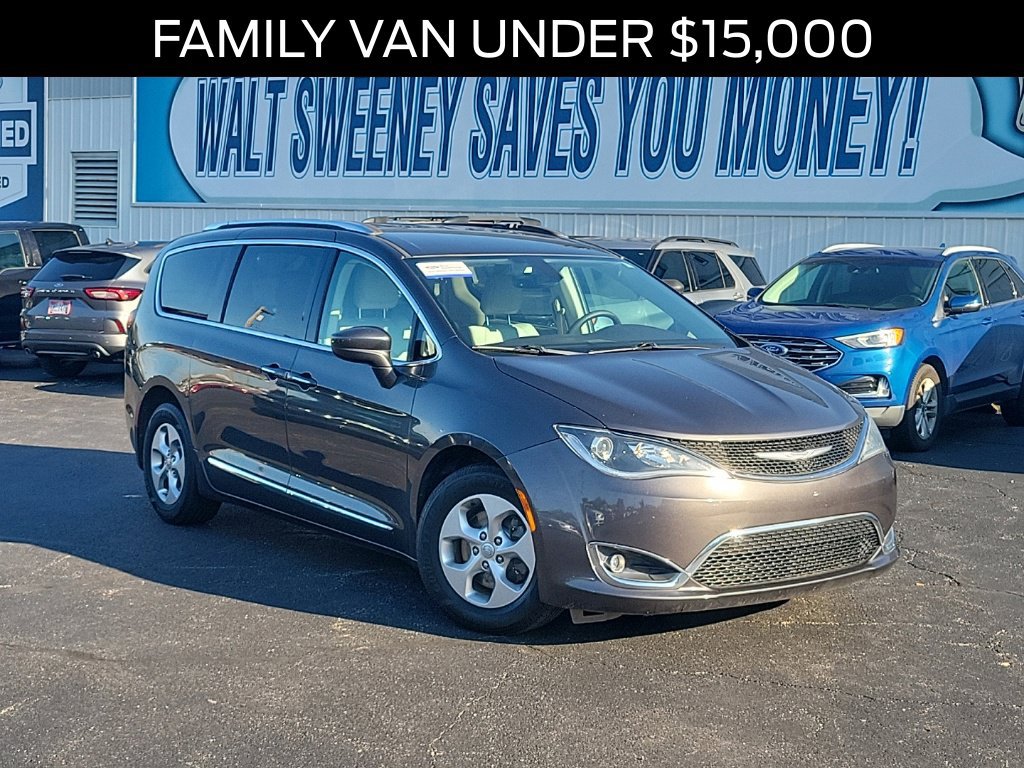 Used 2017 Chrysler Pacifica Touring-L Plus FWD image 32