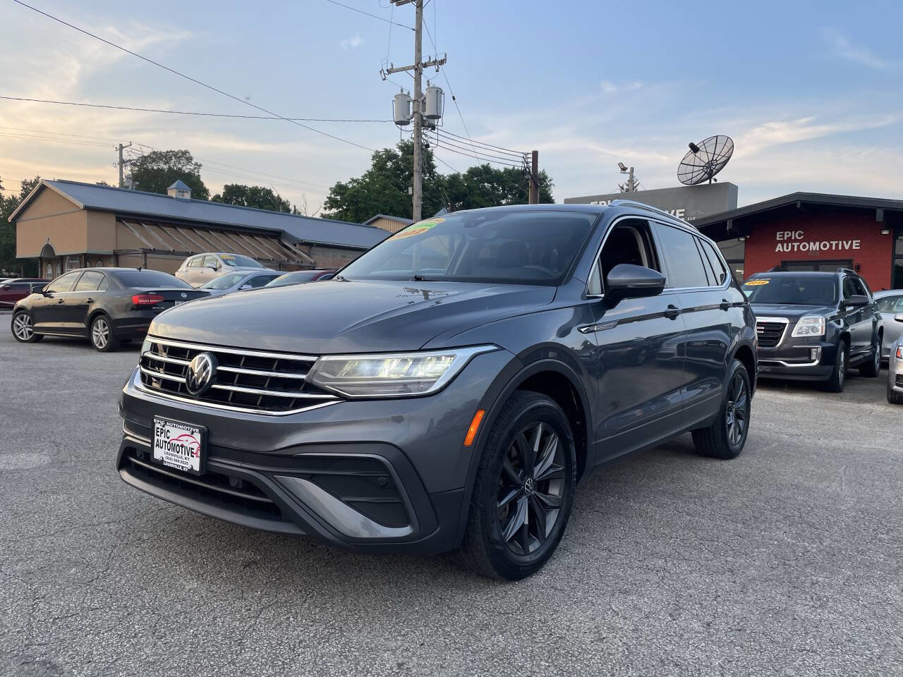 Used 2022 Volkswagen Tiguan SE