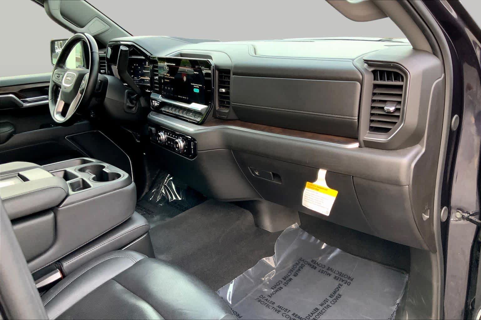 Used 2025 GMC Sierra 1500 SLT AWD/4WD image 17
