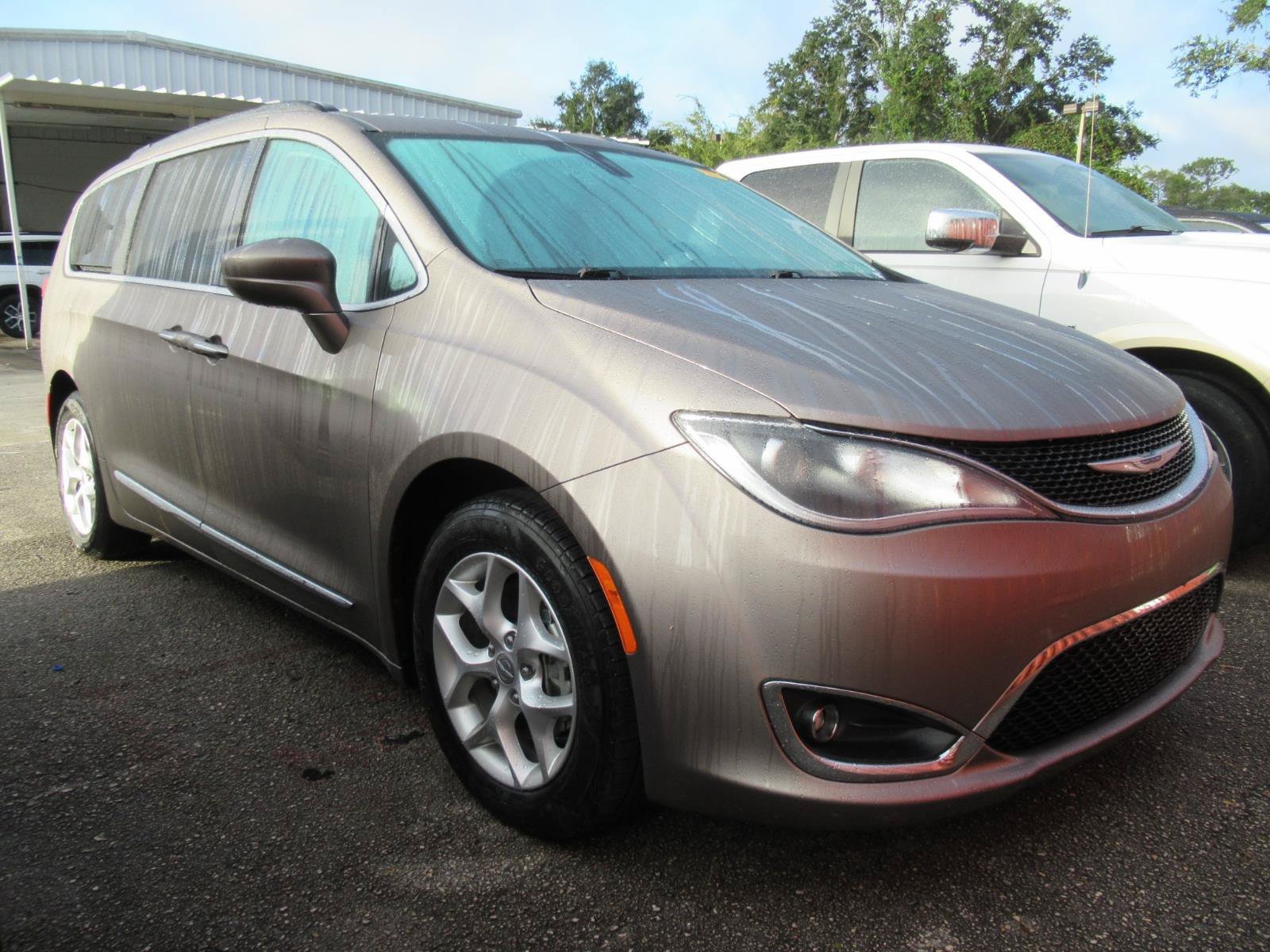Used 2017 Chrysler Pacifica Touring-L w/ Tire & Wheel Group