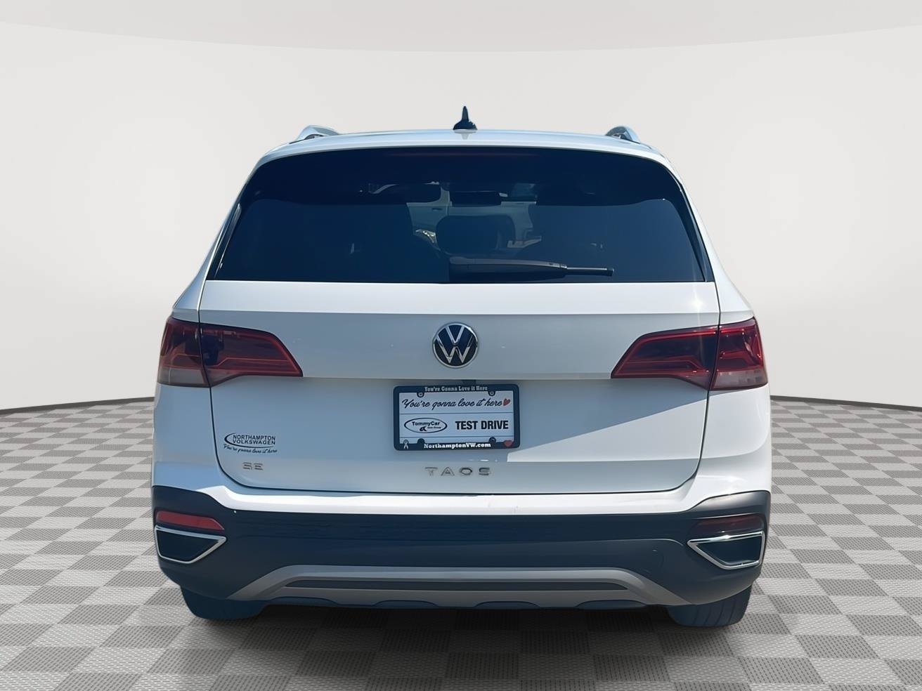 Used 2022 Volkswagen Taos SE FWD image 6