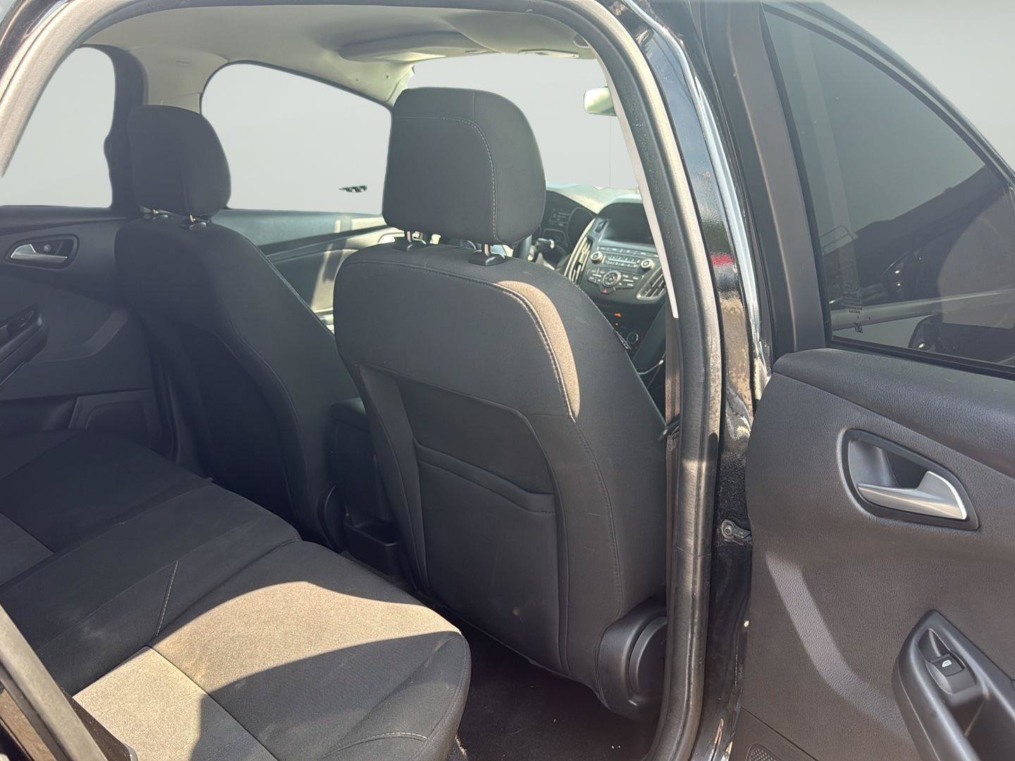 Used 2018 Ford Focus SE FWD image 13